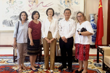 中国驻东帝汶大使会见东帝汶中华总商会符孝勤一行