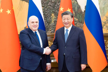中国国家主席习近平会见俄罗斯总理米舒斯京
