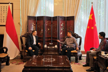 中国驻印尼大使会见伊朗新任驻印尼大使波鲁杰迪