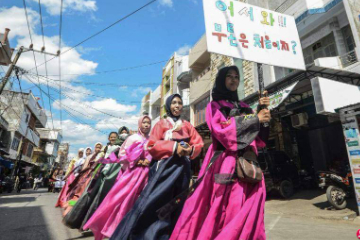 印尼少数民族用韩文保存民族语言