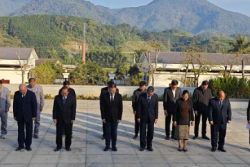 中老共同祭扫孟赛中国烈士陵园