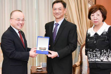 中国驻泰国使馆向泰外交部小大使基金会捐款