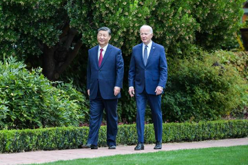 中美两国领导人互致贺信庆祝两国建交45周年