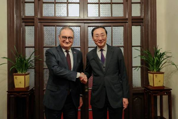 中国外交部副部长孙卫东会见俄罗斯驻华大使莫尔古洛夫
