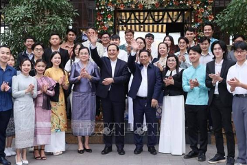 老挝总理宋赛·西潘敦圆满结束对越南的正式访问