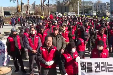 韩国通过禁食狗肉法案，韩肉犬养殖者协会会长威胁：“将在总统府前放200万只狗”