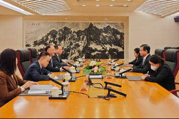 中国外交部部长助理农融会见老挝新任驻华大使宋蓬