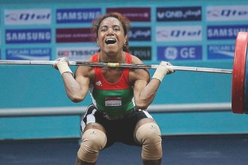 印尼举重名将去世，总统佐科悼念：“印尼失去了最优秀的女儿之一”