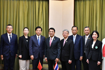 中国驻泰国大使拜会泰国新任卫生部长春拉南