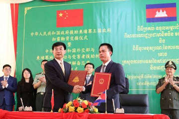 中柬签署扫雷合作谅解备忘录