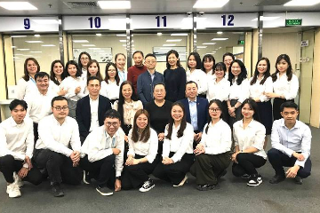中国驻越南使馆公使郗慧考察河内中国签证申请服务中心