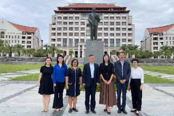中国驻马来西亚大使馆公使郑学方赴厦门大学马来西亚分校调研