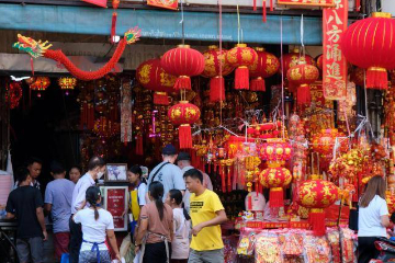 泰国曼谷耀华力路：乡味半世无改 中医义诊百年