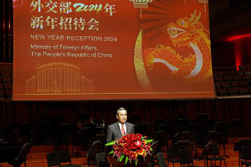 中国外长：中国将构建人类命运共同体作为外交追求的崇高目标
