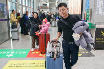中越铁路春运“赶车人”：见证提速盼高铁