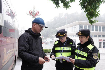 中国南宁—越南河内往返直通车班线成跨国春运重要方式