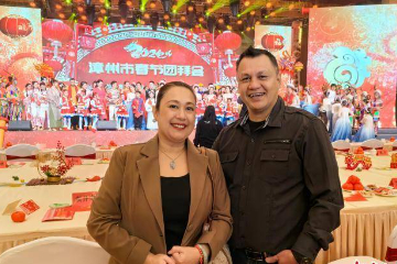 菲律宾籍外教在福建过年：带女儿深入感受中国文化