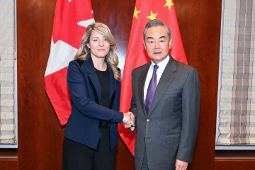 中国外长应约会见加拿大外长  就推动中加关系重回健康稳定轨道阐明立场