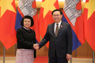 Cambodian, Vietnamese Top Legislators Hold Talks in Hanoi