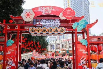 外媒关注中国春节新变化：年味更浓、消费强劲、旅游更热