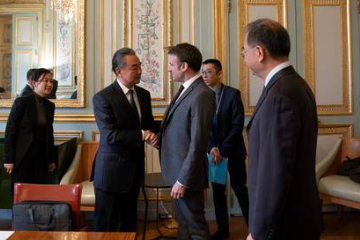 法国总统马克龙会见中国外长王毅 愿同中方加强战略协作