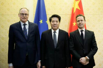 中国政府欧亚事务特别代表李辉同欧盟对外行动署官员举行会谈