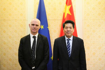 中国政府欧亚事务特别代表同欧洲理事会主席首席外事顾问举行会谈