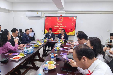 澜湄万里行记者团与泰国华侨华人团体叙谈