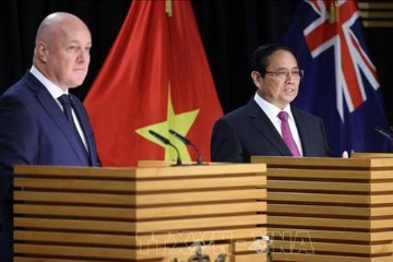 越南与新西兰两国政府总理举行会谈 共同会见记者